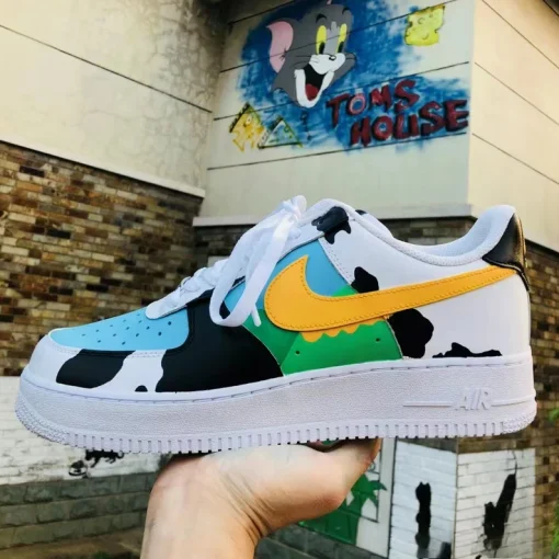 Customize Your Own Air Force 1s with Hand-Painted Designs (2)